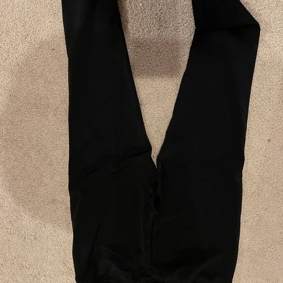 Titika capris with gather at the back - Picture 2 of 3